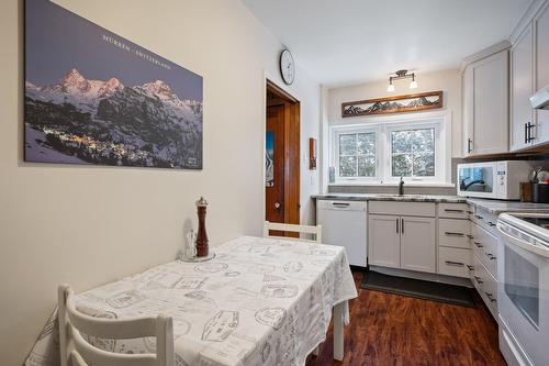 Cuisine - 233 Rue D'Aspen, Sainte-Adèle, QC 