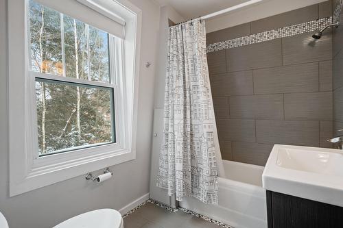 Salle de bains - 233 Rue D'Aspen, Sainte-Adèle, QC 