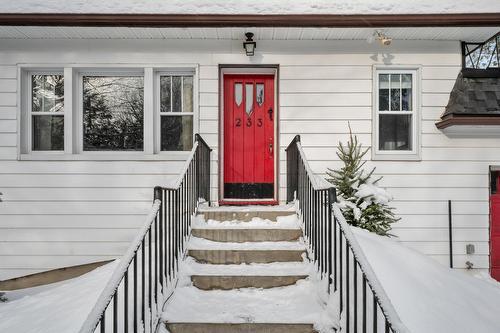 Façade - 233 Rue D'Aspen, Sainte-Adèle, QC 