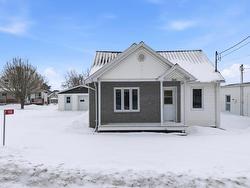 166 Rue Principale  Saint-Isidore-De-Clifton, QC J0B 2X0