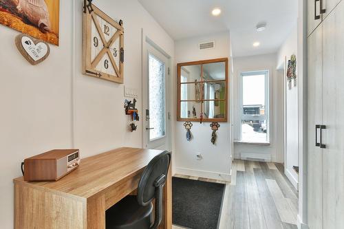 Hall d'entrée/Vestibule - 1495 Rue Welch, Farnham, QC - Indoor Photo Showing Other Room