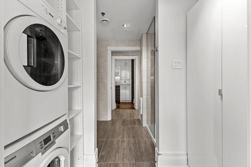 Salle de lavage - 202-1885 Rue De La Visitation, Montréal (Ville-Marie), QC - Indoor Photo Showing Laundry Room