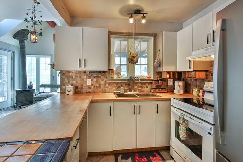 Cuisine - 75 6E Rang, Mont-Saint-Grégoire, QC - Indoor Photo Showing Kitchen With Double Sink