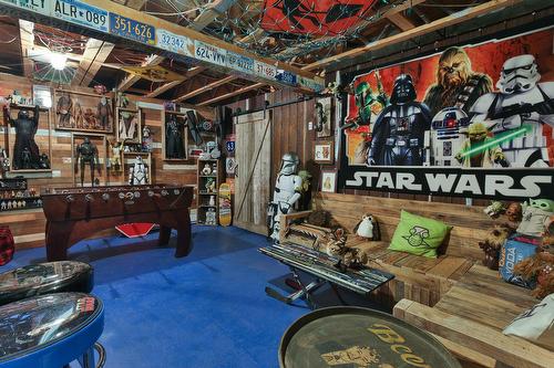 Salle familiale - 75 6E Rang, Mont-Saint-Grégoire, QC - Indoor Photo Showing Basement