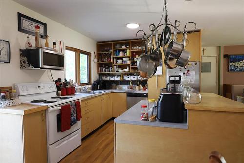 97099 11 Road E, Teulon, MB - Indoor Photo Showing Kitchen