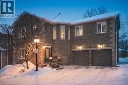 25 MANOR PARK Crescent Unit# 11  Guelph, ON N1G 1A2