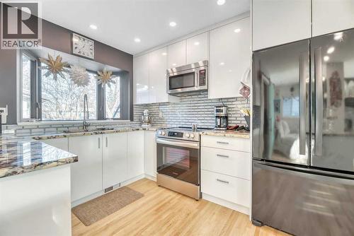 708 Allden Place Se, Calgary, AB - Indoor Photo Showing Kitchen With Upgraded Kitchen