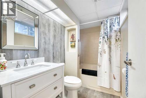 708 Allden Place Se, Calgary, AB - Indoor Photo Showing Bathroom