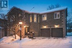 11 - 25 MANOR PARK CRESCENT  Guelph (Dovercliffe Park/Old University), ON N1G 1A2
