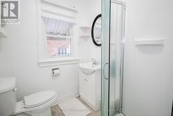 Front Main Bathroom (3pc) - 