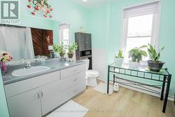 Back Main Bathroom - 