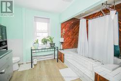 Back Main Bathroom - 