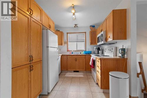 141 Silver Drive, Blackfalds, AB - Indoor Photo Showing Kitchen With Double Sink