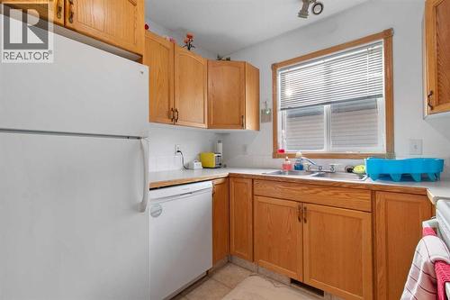 141 Silver Drive, Blackfalds, AB - Indoor Photo Showing Kitchen With Double Sink