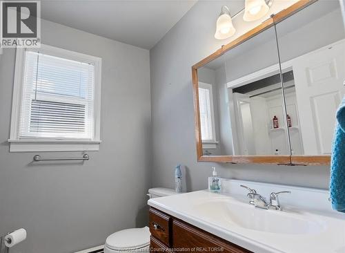 207-209 Inshes Avenue, Chatham, ON - Indoor Photo Showing Bathroom