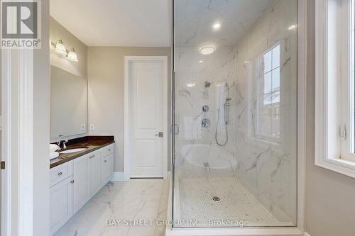39 Cairns Gate, King, ON - Indoor Photo Showing Bathroom