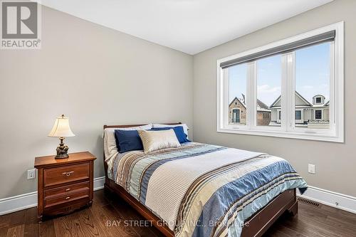 39 Cairns Gate, King, ON - Indoor Photo Showing Bedroom