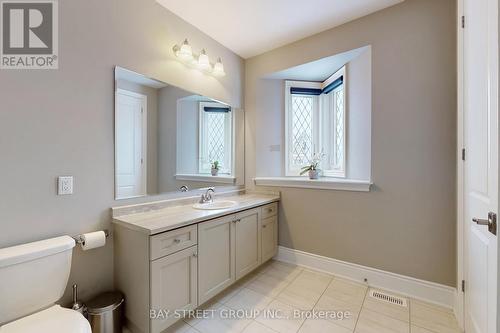 39 Cairns Gate, King, ON - Indoor Photo Showing Bathroom