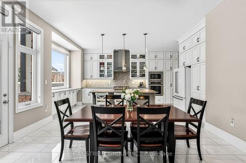 39 Cairns Gate, King, ON - Indoor Photo Showing Dining Room