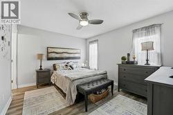 spacious primary bedroom - 