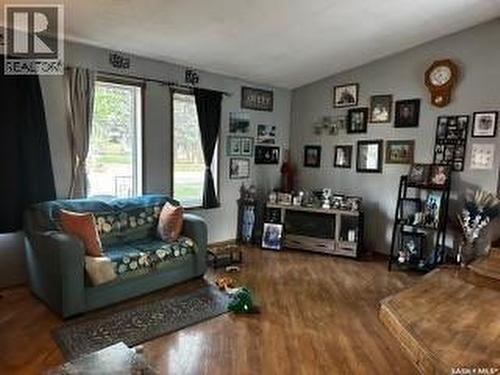 110 South Avenue E, Hafford, SK - Indoor Photo Showing Living Room