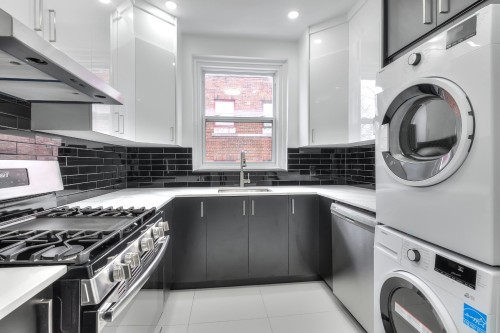 Cuisine - 38-4855 Ch. Queen-Mary, Montréal (Côte-Des-Neiges/Notre-Dame-De-Grâce), QC - Indoor Photo Showing Laundry Room