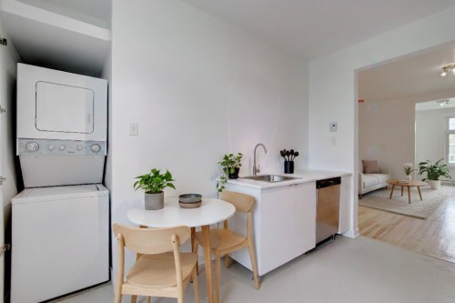 Cuisine - 2700 Rue De Rozel, Montréal (Le Sud-Ouest), QC - Indoor Photo Showing Laundry Room