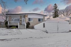 817 Rue Parkway  Laval (Chomedey), QC H7W 1W4