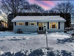 16 Canary Crescent  Halifax, NS B3M 1R1