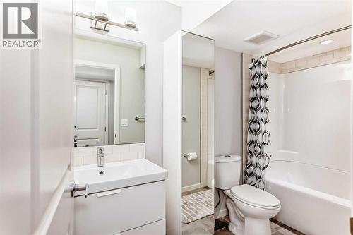 54 Seton Manor Se, Calgary, AB - Indoor Photo Showing Bathroom
