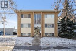 111 27 Avenue NW  Calgary, AB T2M 2H3