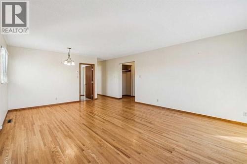 111 27 Avenue Nw, Calgary, AB - Indoor Photo Showing Other Room