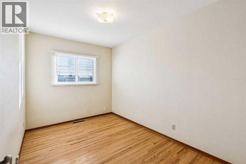111 27 Avenue Nw, Calgary, AB - Indoor Photo Showing Other Room