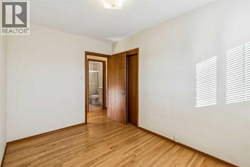 111 27 Avenue Nw, Calgary, AB - Indoor Photo Showing Other Room