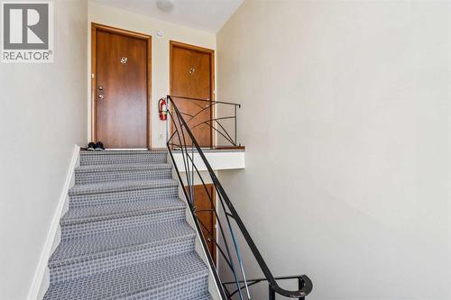 111 27 Avenue Nw, Calgary, AB - Indoor Photo Showing Other Room