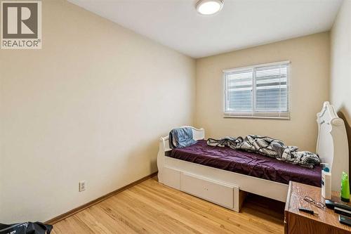 111 27 Avenue Nw, Calgary, AB - Indoor Photo Showing Bedroom