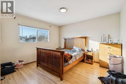 111 27 Avenue Nw, Calgary, AB - Indoor Photo Showing Bedroom