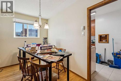 111 27 Avenue Nw, Calgary, AB - Indoor Photo Showing Dining Room