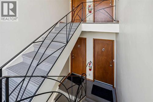 111 27 Avenue Nw, Calgary, AB - Indoor Photo Showing Other Room