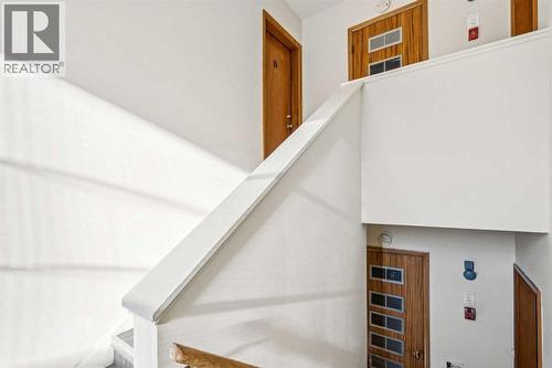 111 27 Avenue Nw, Calgary, AB - Indoor Photo Showing Other Room