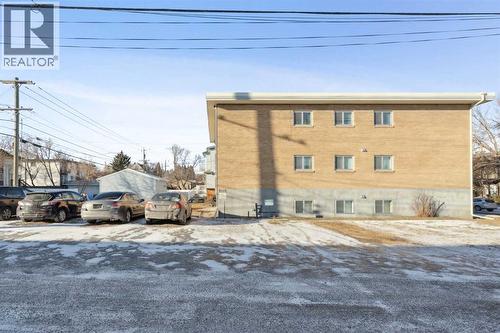 111 27 Avenue Nw, Calgary, AB - Outdoor