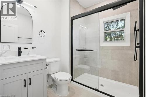 41 Cameron Avenue S, Hamilton, ON - Indoor Photo Showing Bathroom