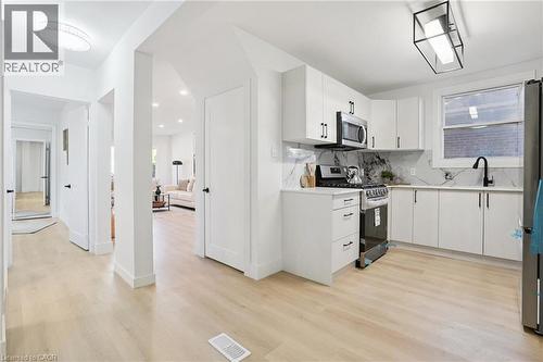 41 Cameron Avenue S, Hamilton, ON - Indoor Photo Showing Kitchen