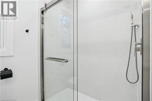 41 Cameron Avenue S, Hamilton, ON - Indoor Photo Showing Bathroom