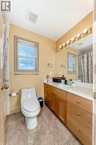 52 Douglas Ridge Close Se, Calgary, AB - Indoor Photo Showing Bathroom