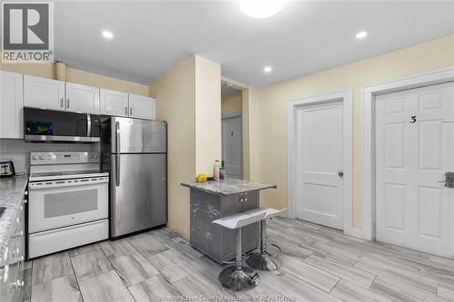 609 St. Joseph, Windsor, ON - Indoor Photo Showing Kitchen