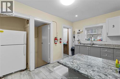609 St. Joseph, Windsor, ON - Indoor Photo Showing Kitchen
