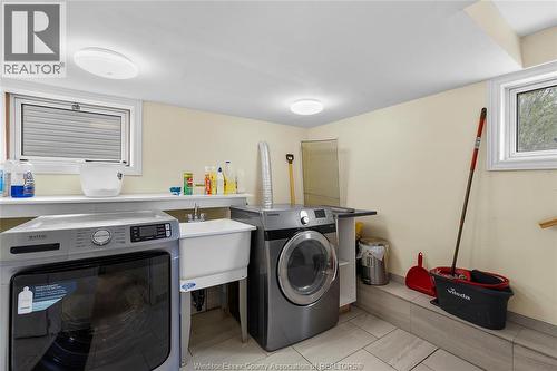 609 St. Joseph, Windsor, ON - Indoor Photo Showing Laundry Room