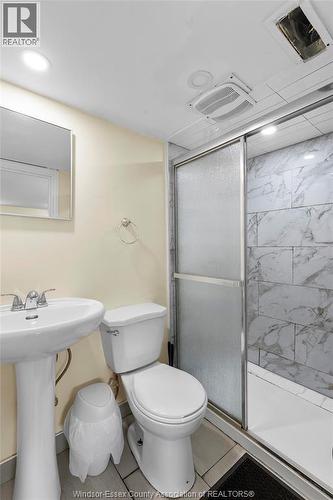 609 St. Joseph, Windsor, ON - Indoor Photo Showing Bathroom