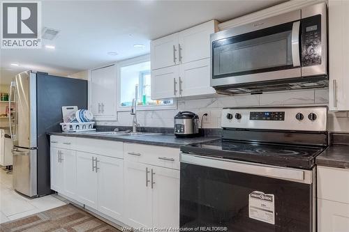 609 St. Joseph, Windsor, ON - Indoor Photo Showing Kitchen